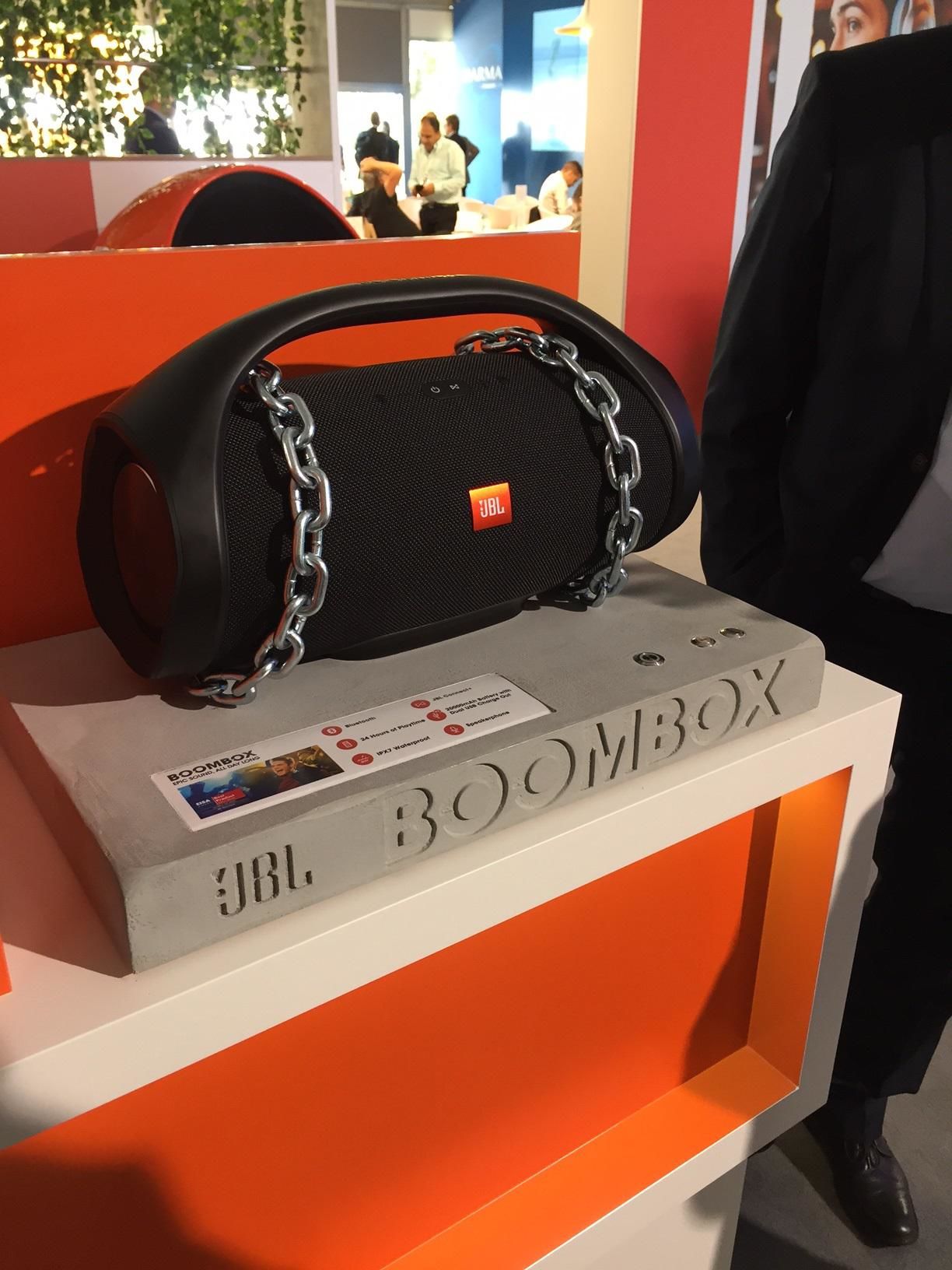 Tuore EISA-voittaja JBL Boombox