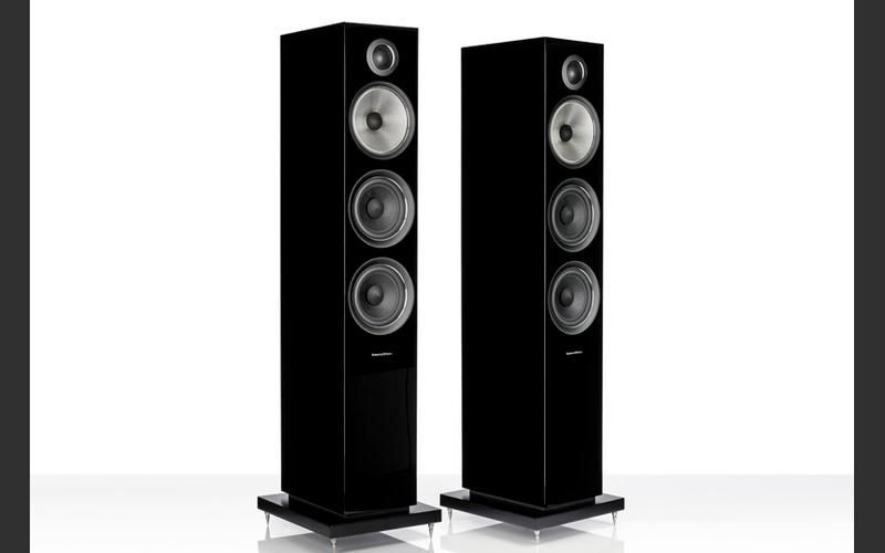 Englantilaista charmia parhaimmillaan - Bowers &amp; Wilkins 704 S2