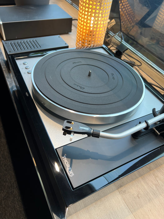 Thorens TD1600 high end -levysoitin, pianolakkamusta, demo, Turku